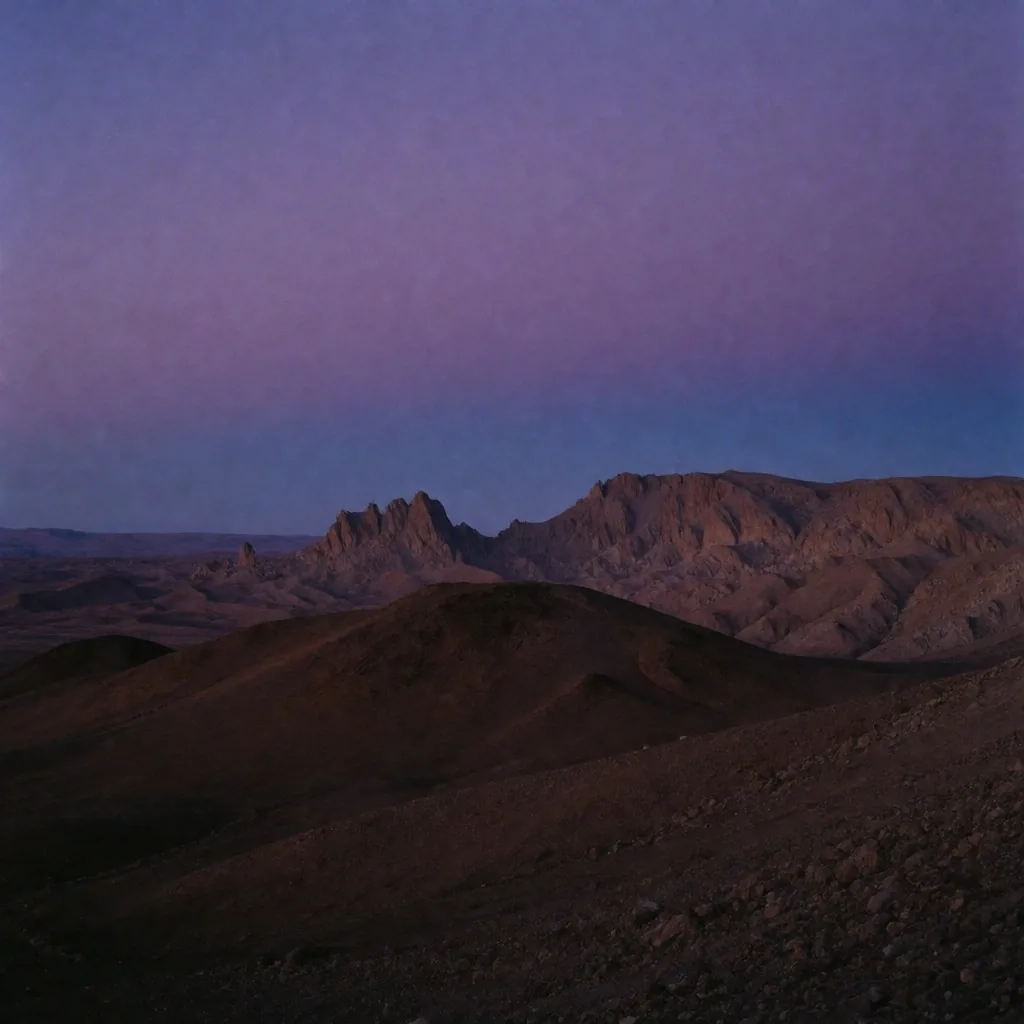 Paisaje de la Cuenca Neuquina al anochecer